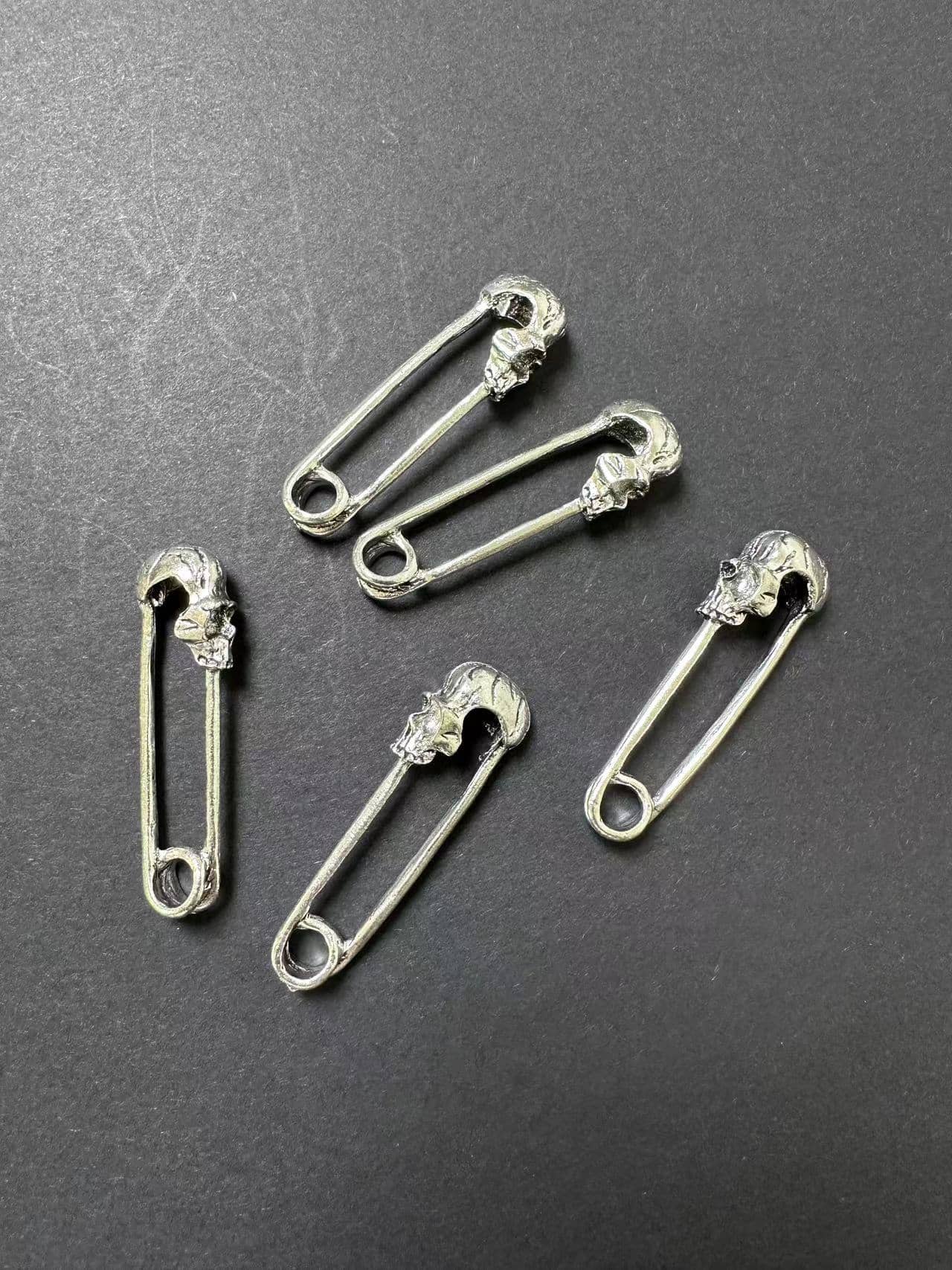 skull pin (Not for sale, only for display)