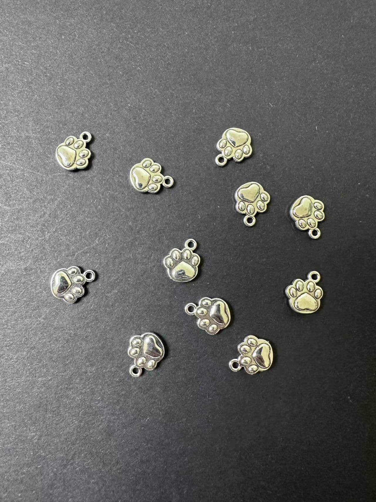 Fußabdrücke von Haustieren (Nicht zum Verkauf, nur zur Ausstellung)